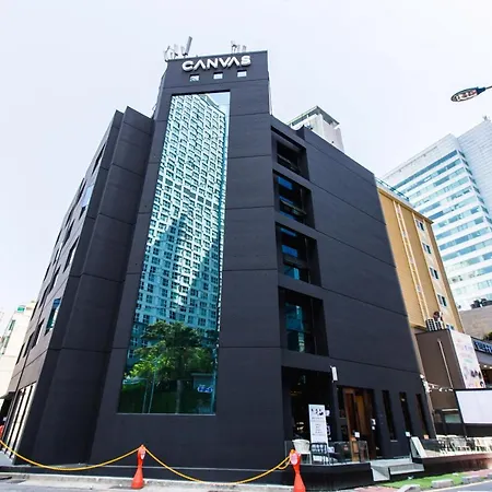 Canvas Black Guesthouse