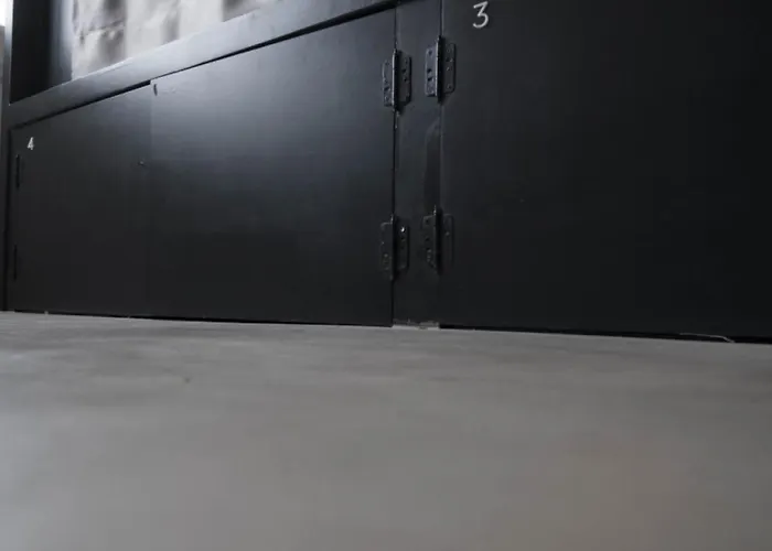 Canvas Black Хостел